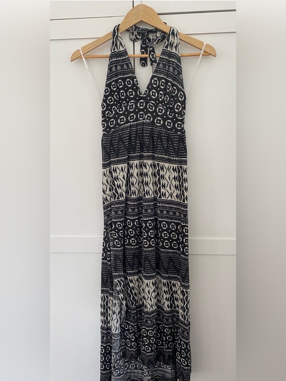 Forever 21 Black & Cream Halter-Style Maxi Dress with Side Slits Size Small